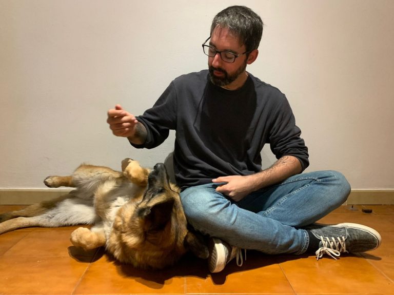 Javier Ruiz (educador canino Cervelló) y Dana